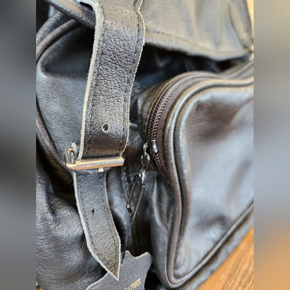 Vintage Leather Backpack - Picture 5 of 6